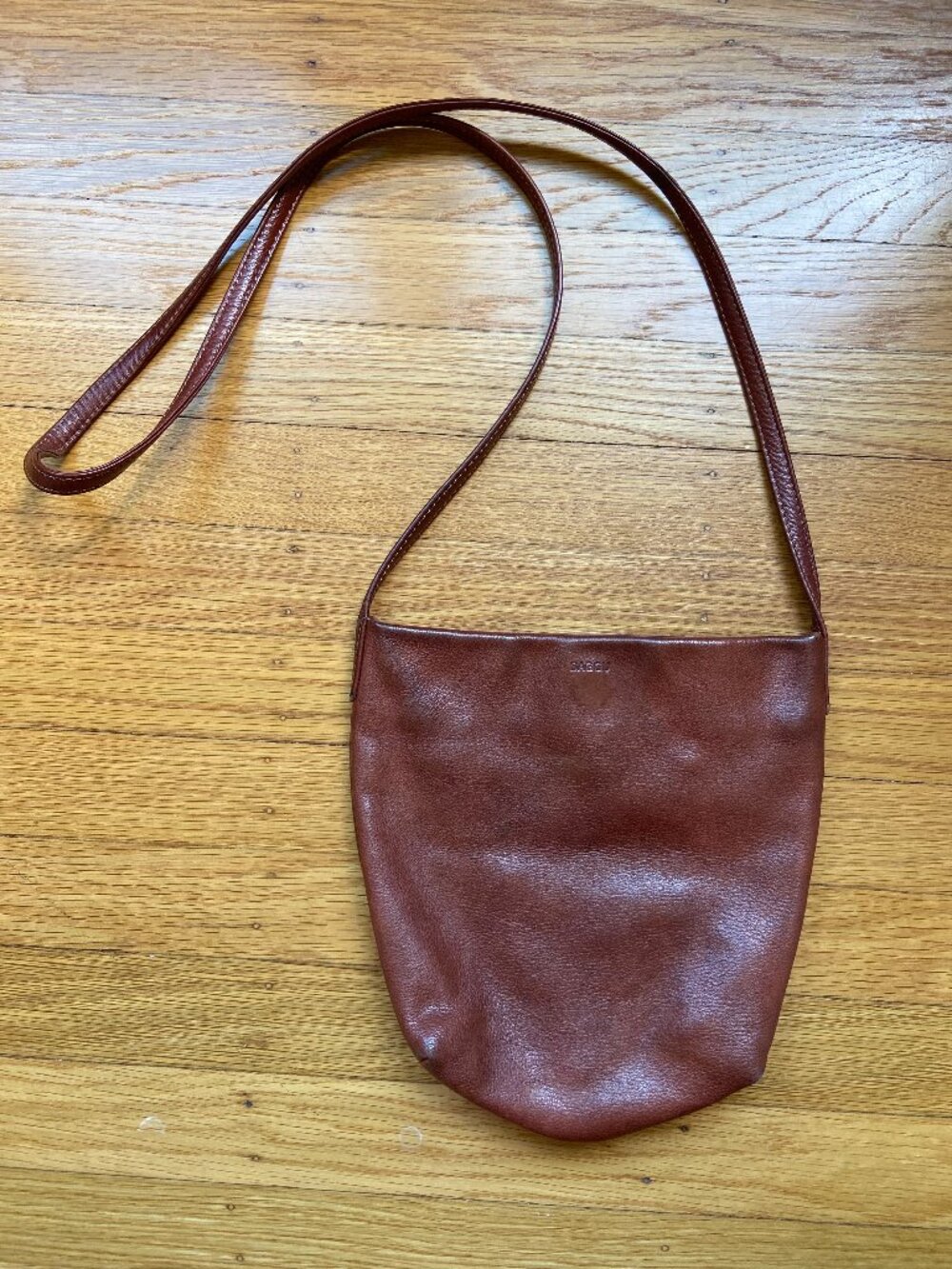Leather crossbody in Saddle - GUC